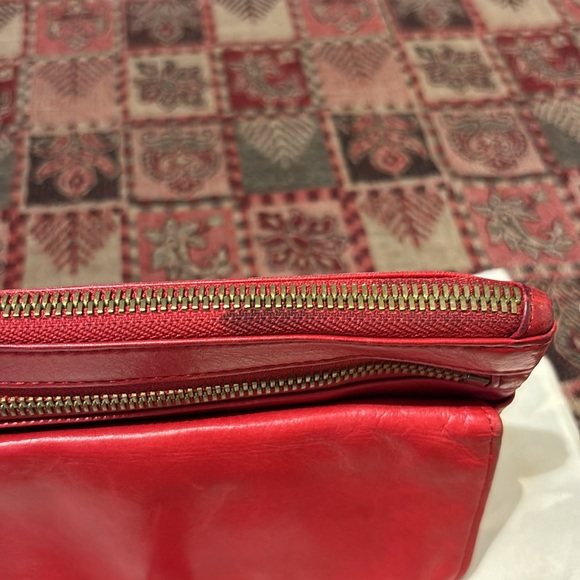 HOBO Wristlet red w/ dust bag - Picture 6 of 6